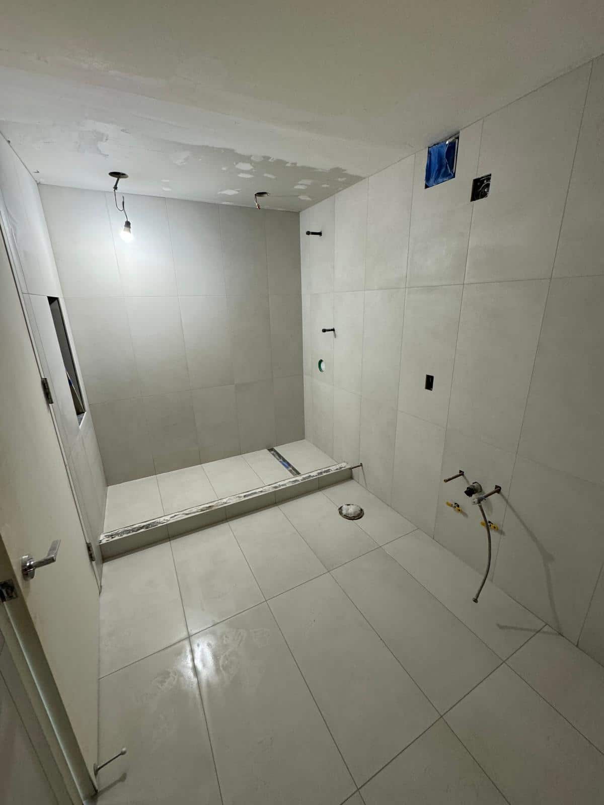 Bathroom shower remodel project photo 8 completed by LOKEIL Renovation in the New York City area.
